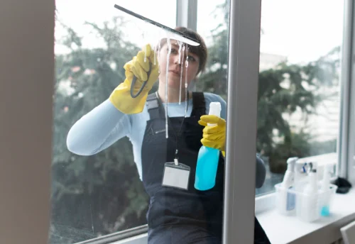 Nettoyage de vitres intérieures et extérieures à Hérépian